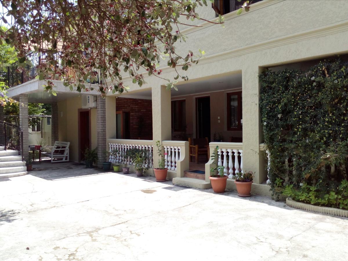 Guest House Agmashenebeli 229 Кобулети Екстериор снимка